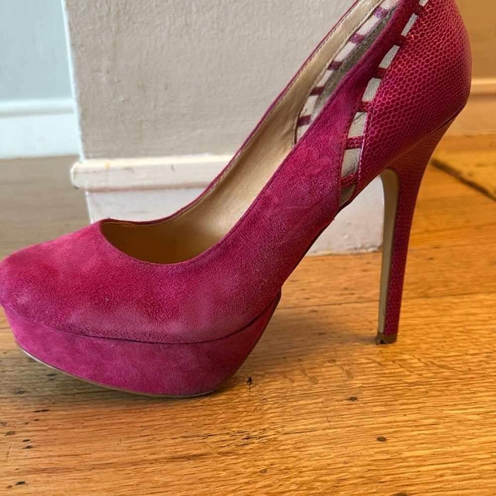 Colin Stuart Suede Pumps